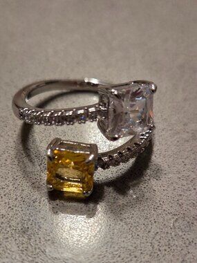Cocktail ring with yellow and white cushion cut stones - Sz 7